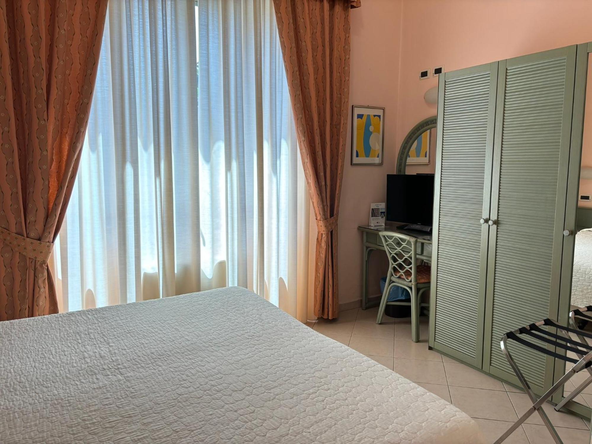 Hotel Delle Rose San Bartolomeo Al Mare Eksteriør bilde