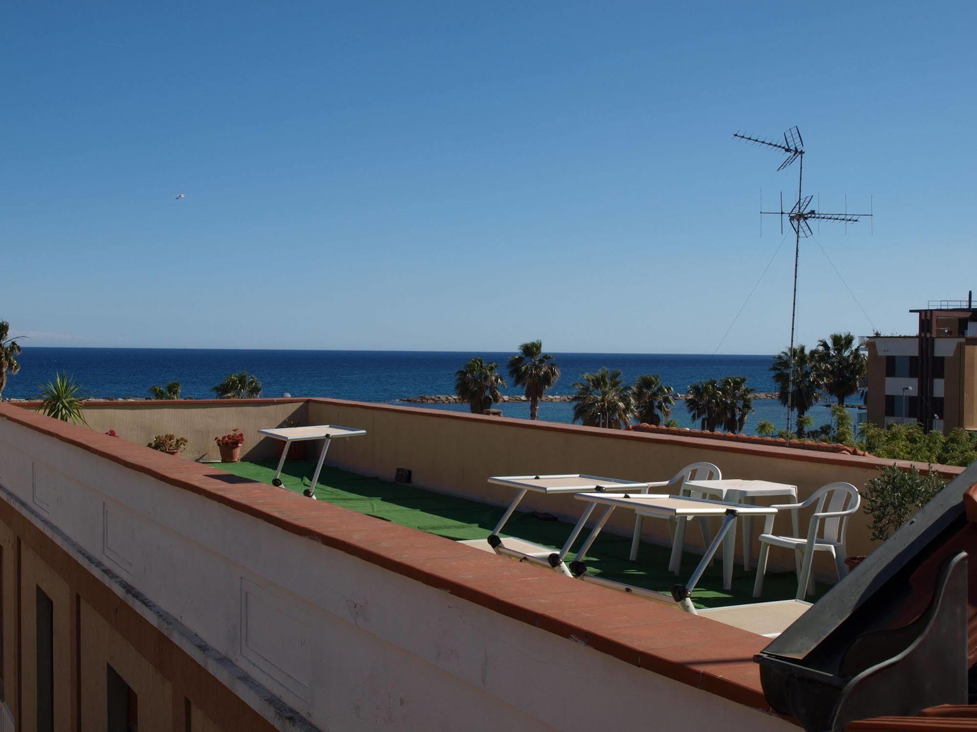 Hotel Delle Rose San Bartolomeo Al Mare Eksteriør bilde